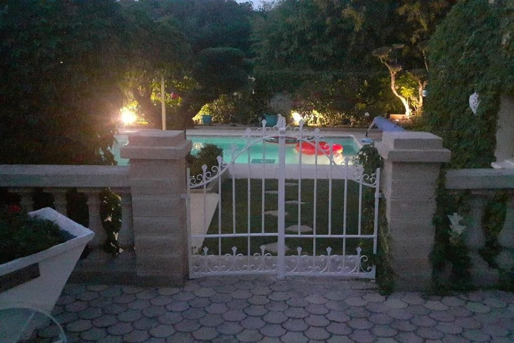 Le Jardin De Mae Apartment Bouc-Bel-Air Exterior foto