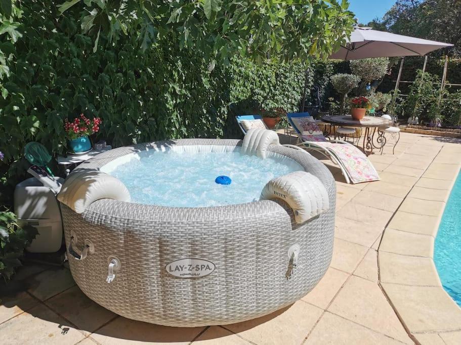 Le Jardin De Mae Apartment Bouc-Bel-Air Exterior foto