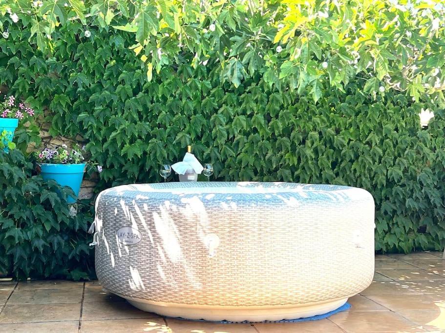Le Jardin De Mae Apartment Bouc-Bel-Air Exterior foto