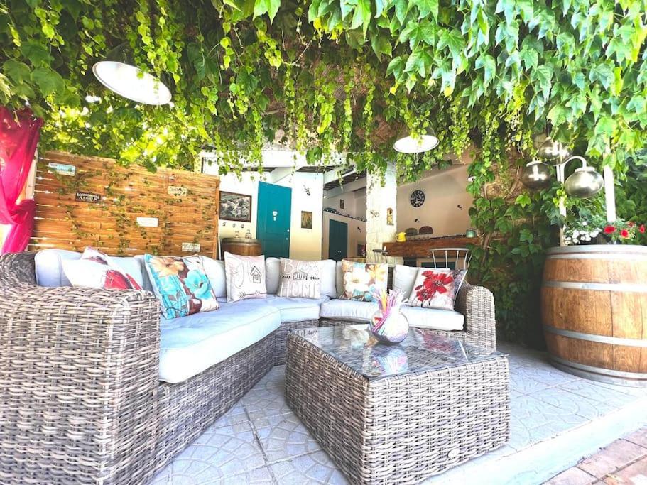 Le Jardin De Mae Apartment Bouc-Bel-Air Exterior foto